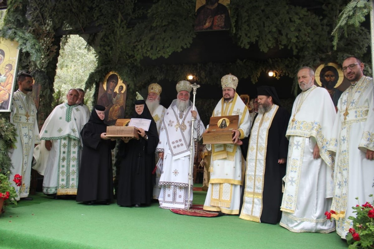 Mii de credincioşi la hramul Mănăstirii Lainici 264225