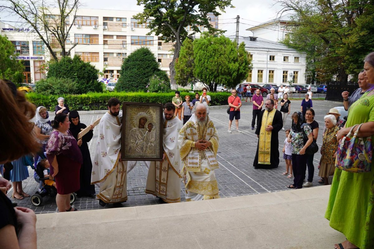 Odor duhovnicesc în Catedrala din Galaţi la praznicul Schimbării la Faţă 264243