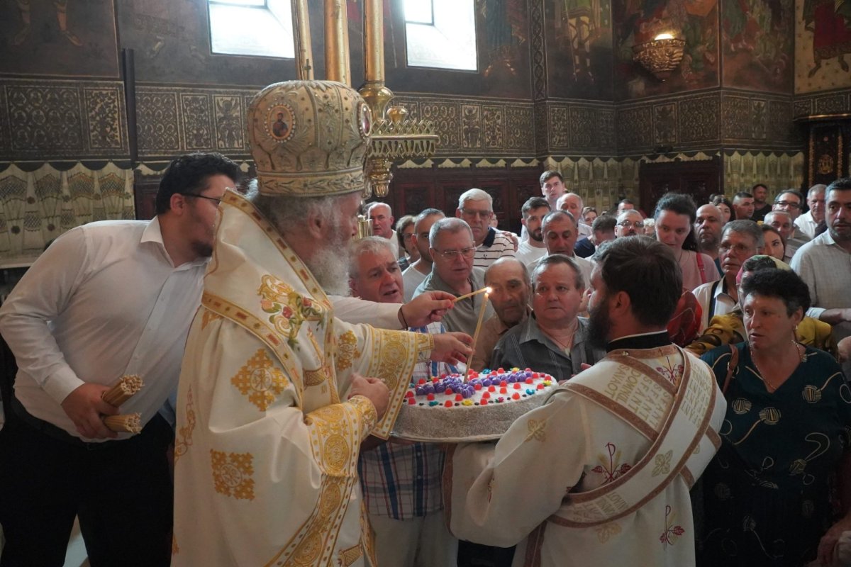 Odor duhovnicesc în Catedrala din Galaţi la praznicul Schimbării la Faţă 264245