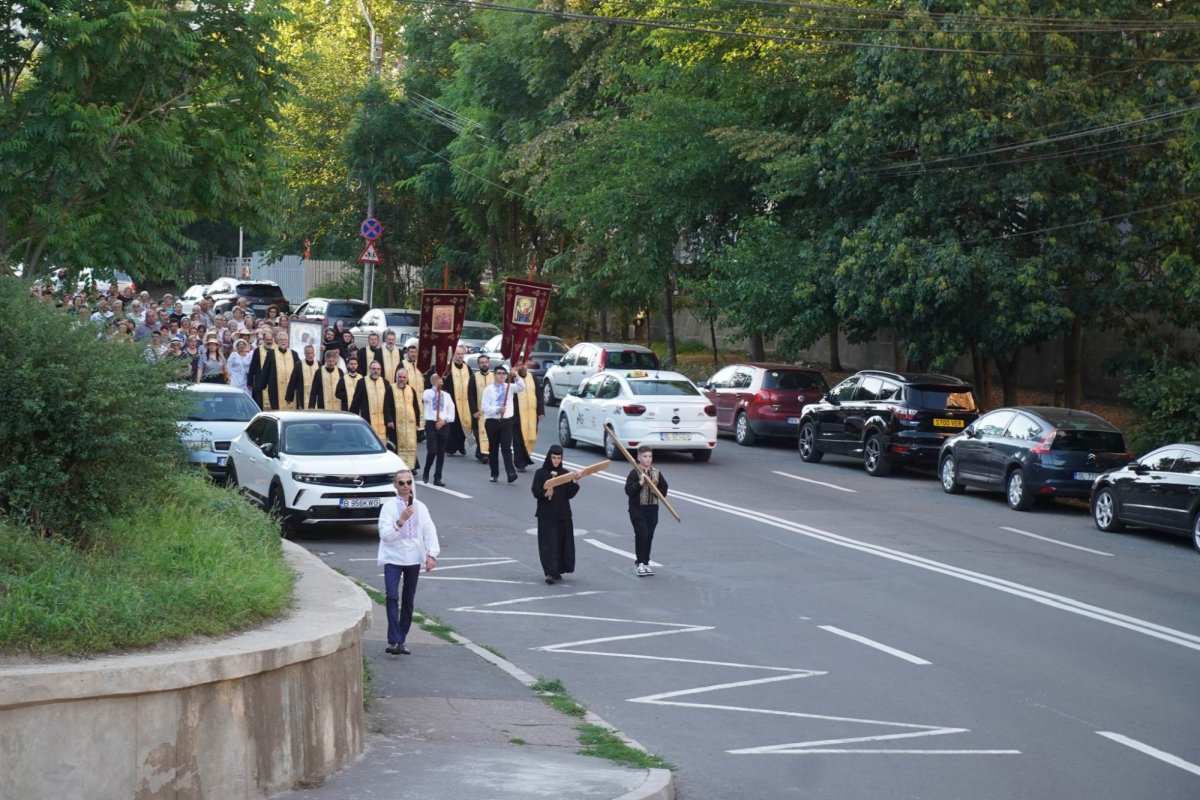 Odor duhovnicesc în Catedrala din Galaţi la praznicul Schimbării la Faţă 264246