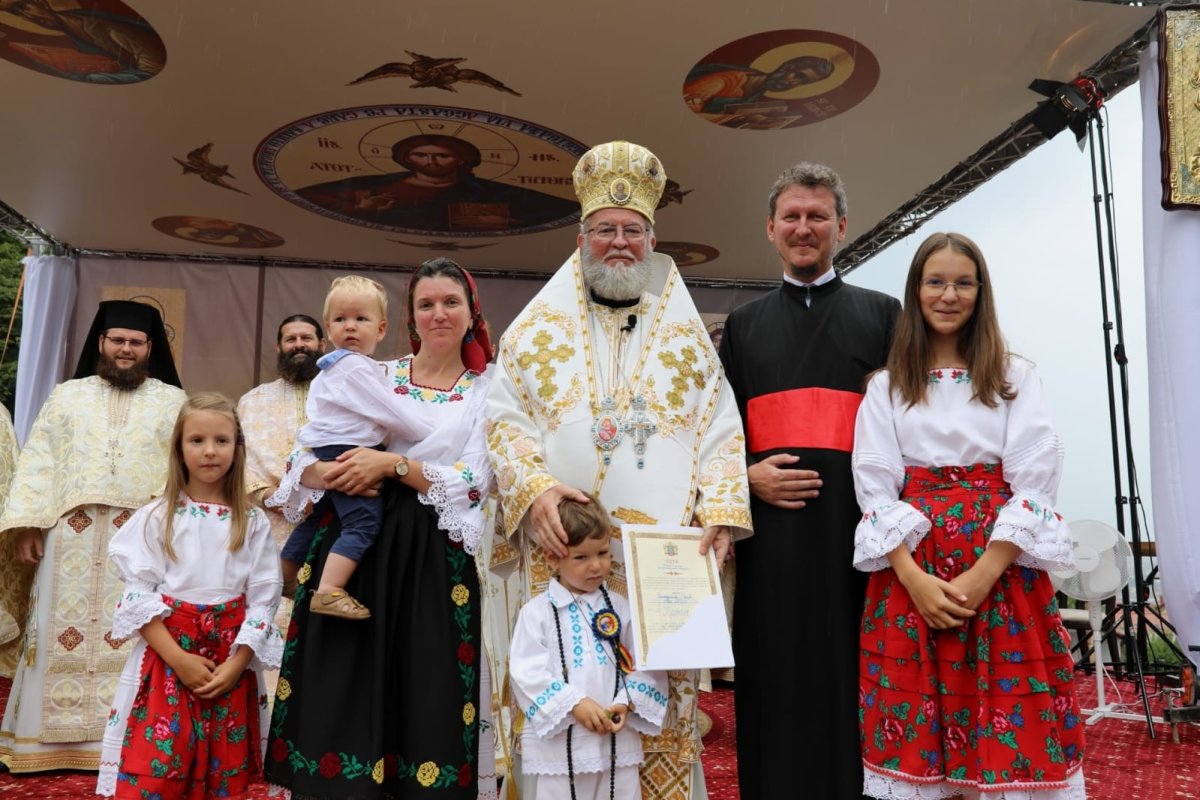 Slujire arhierească la schitul băimărean „Schimbarea la Faţă a Domnului” 264177