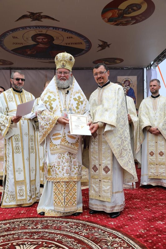 Slujire arhierească la schitul băimărean „Schimbarea la Faţă a Domnului” 264179