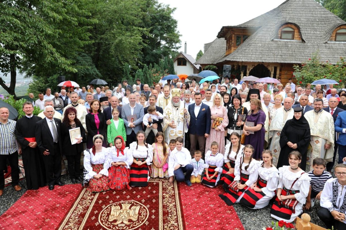 Slujire arhierească la schitul băimărean „Schimbarea la Faţă a Domnului” 264180