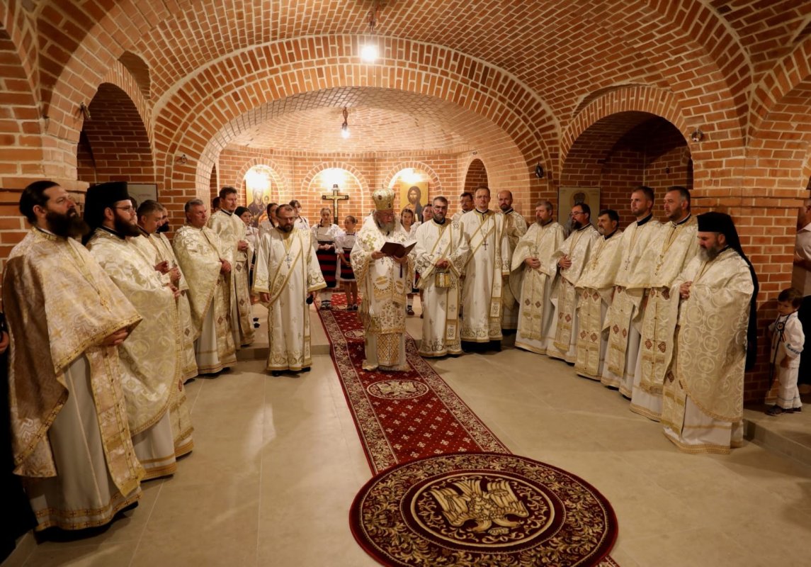 Slujire arhierească la schitul băimărean „Schimbarea la Faţă a Domnului” 264182