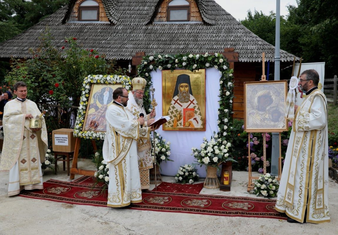 Slujire arhierească la schitul băimărean „Schimbarea la Faţă a Domnului” 264183