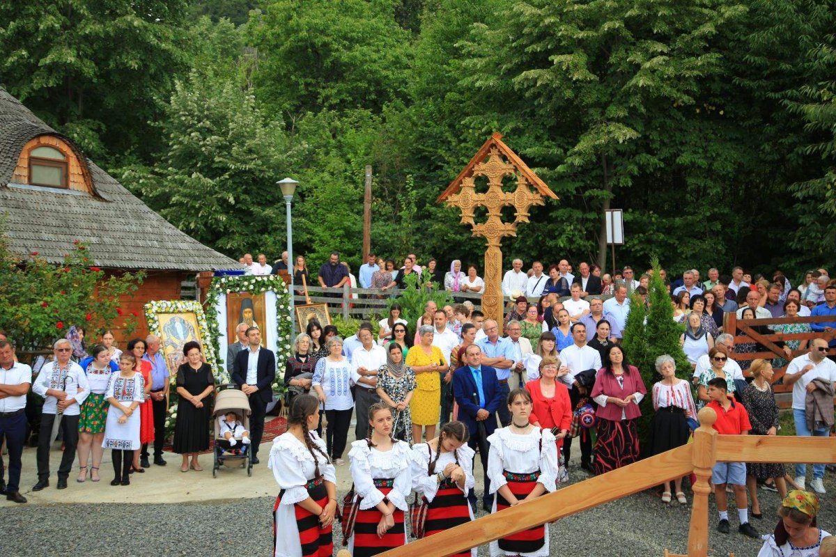 Slujire arhierească la schitul băimărean „Schimbarea la Faţă a Domnului” 264184