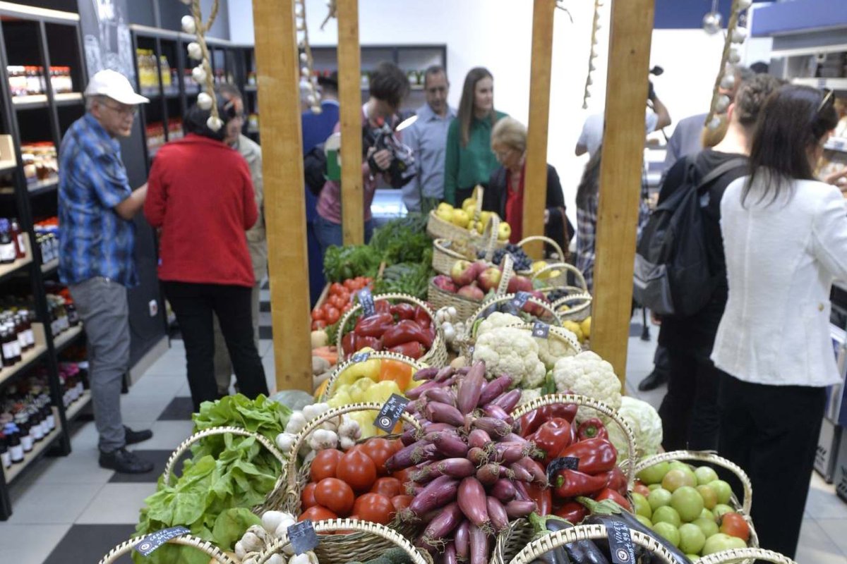 Preţuri mai mici cu până la 34%  la alimentele de bază 264275