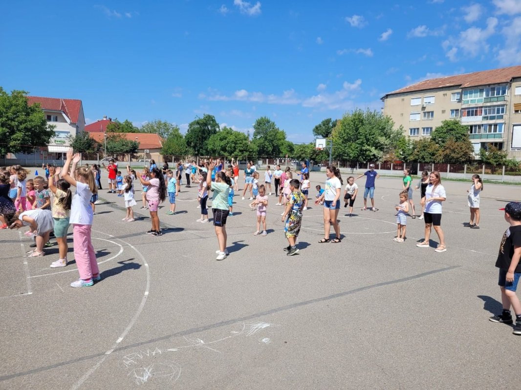 „Copiii și tinerii în tinda bisericii”, la şcoala de vară de la Velența I Oradea 264501