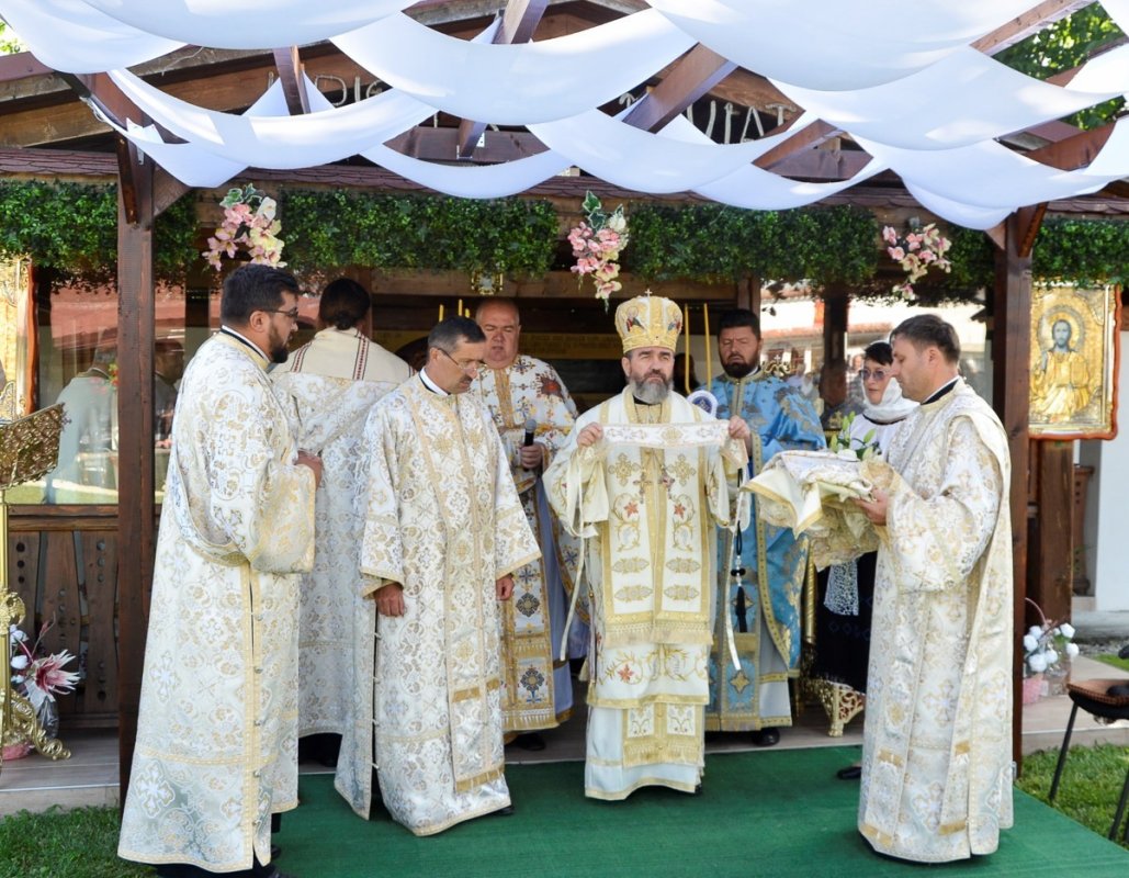 Hram la Biserica „Sfânta Cuvioasă Teodora de la Sihla” din Hațeg 264491