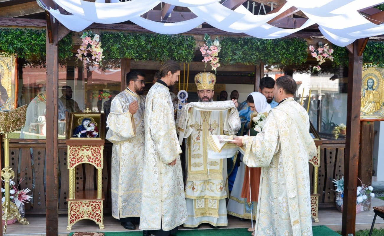 Hram la Biserica „Sfânta Cuvioasă Teodora de la Sihla” din Hațeg 264492