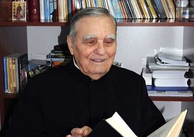 De la „elitele” românești la „fericiții” nemuritori. Dedicații ale studenților teologi 264556