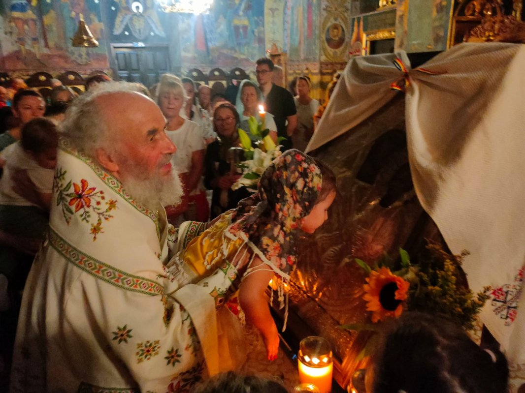 Maica Domnului, pelerinul neadormit al iubirii reînviate comunitar 264538