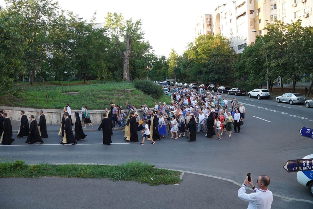 Maica Domnului, pelerinul neadormit al iubirii reînviate comunitar 264540