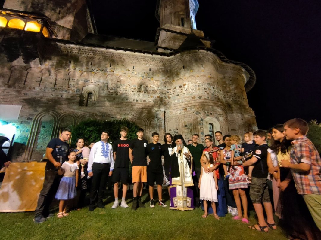 Maica Domnului, pelerinul neadormit al iubirii reînviate comunitar 264543