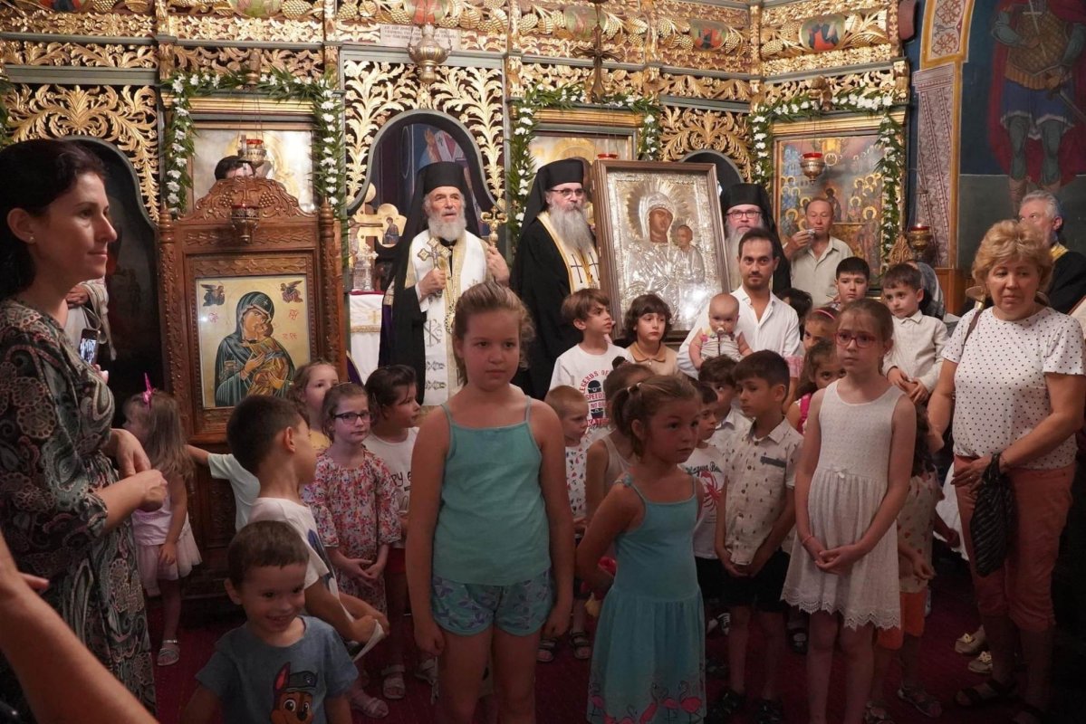 Maica Domnului, pelerinul neadormit al iubirii reînviate comunitar 264544