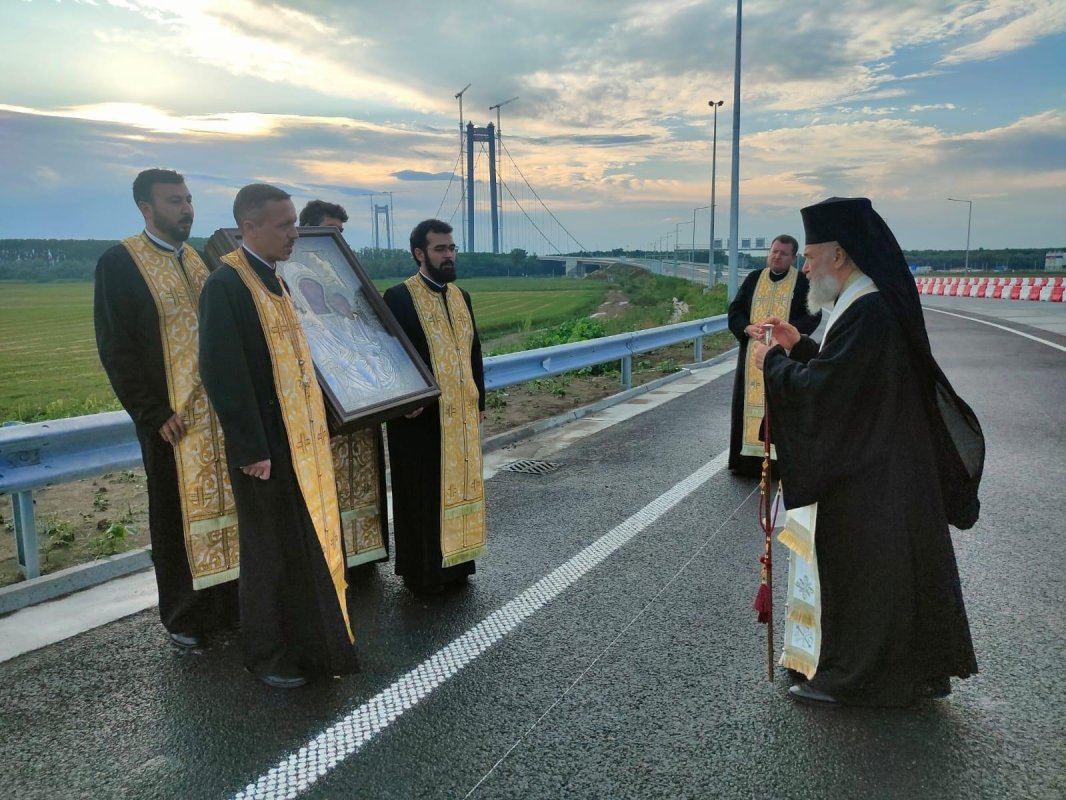 Maica Domnului, pelerinul neadormit al iubirii reînviate comunitar 264547