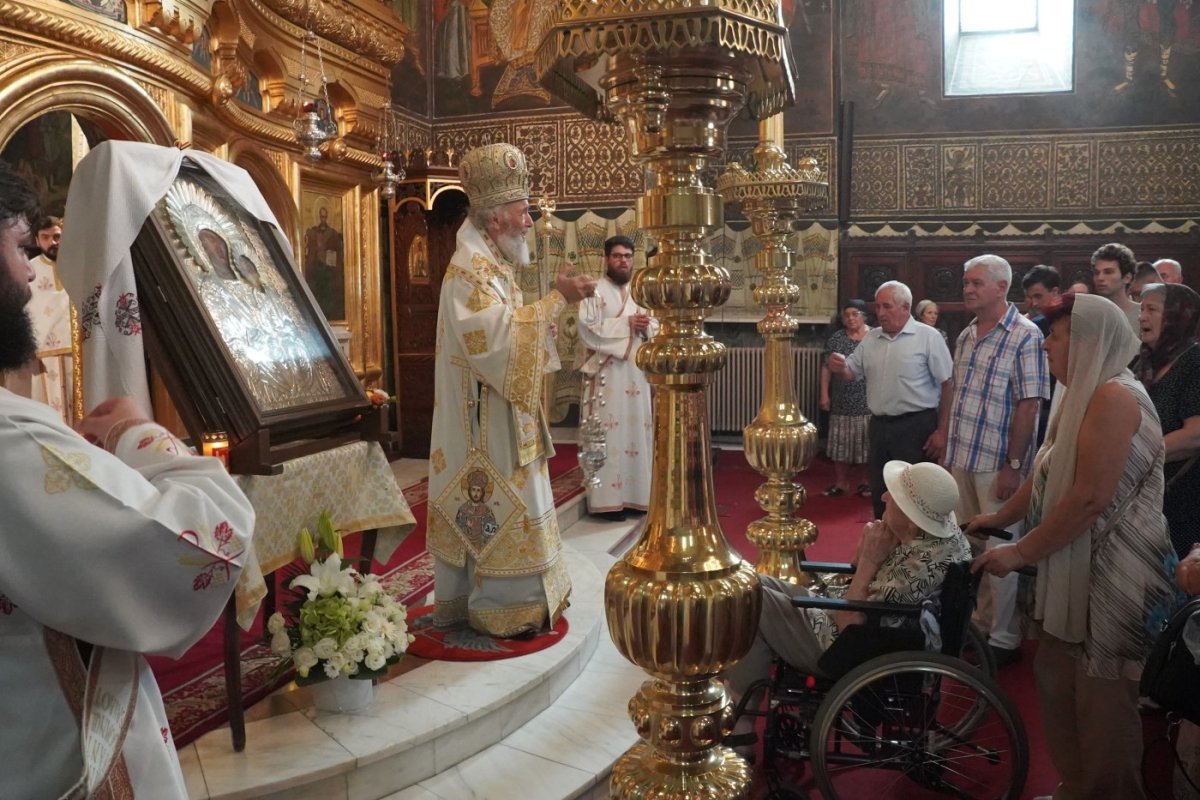 Maica Domnului, pelerinul neadormit al iubirii reînviate comunitar 264548