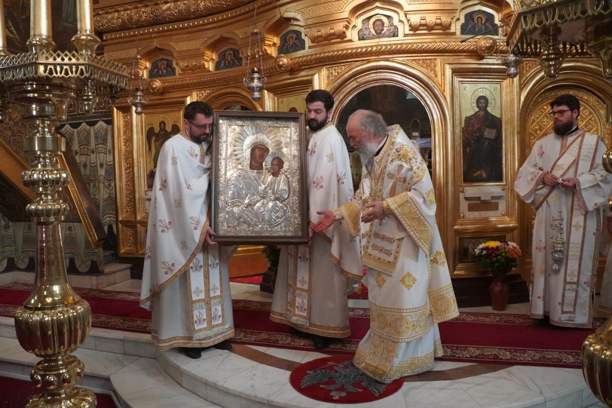 Maica Domnului, pelerinul neadormit al iubirii reînviate comunitar 264551