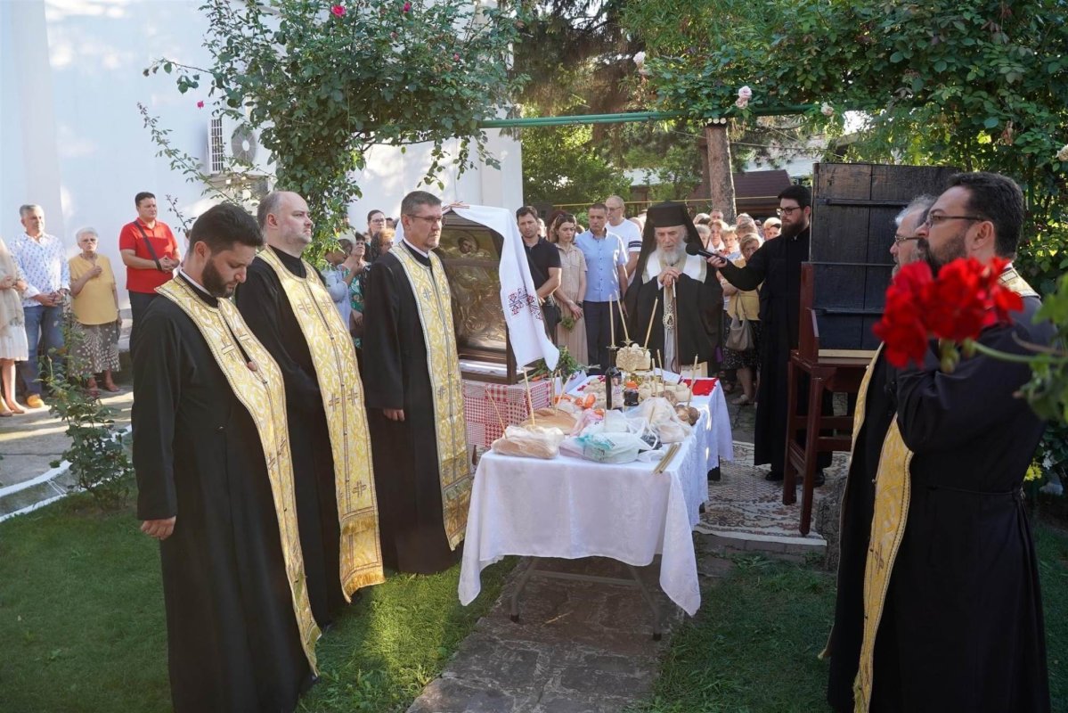 Maica Domnului, pelerinul neadormit al iubirii reînviate comunitar 264552