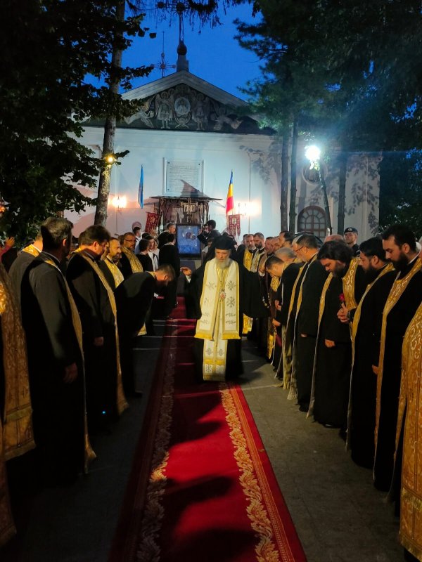 Maica Domnului, pelerinul neadormit al iubirii reînviate comunitar 264554