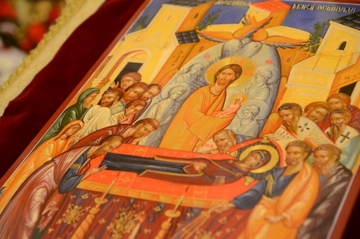 Maica Domnului, pelerinul neadormit al iubirii reînviate comunitar 264563