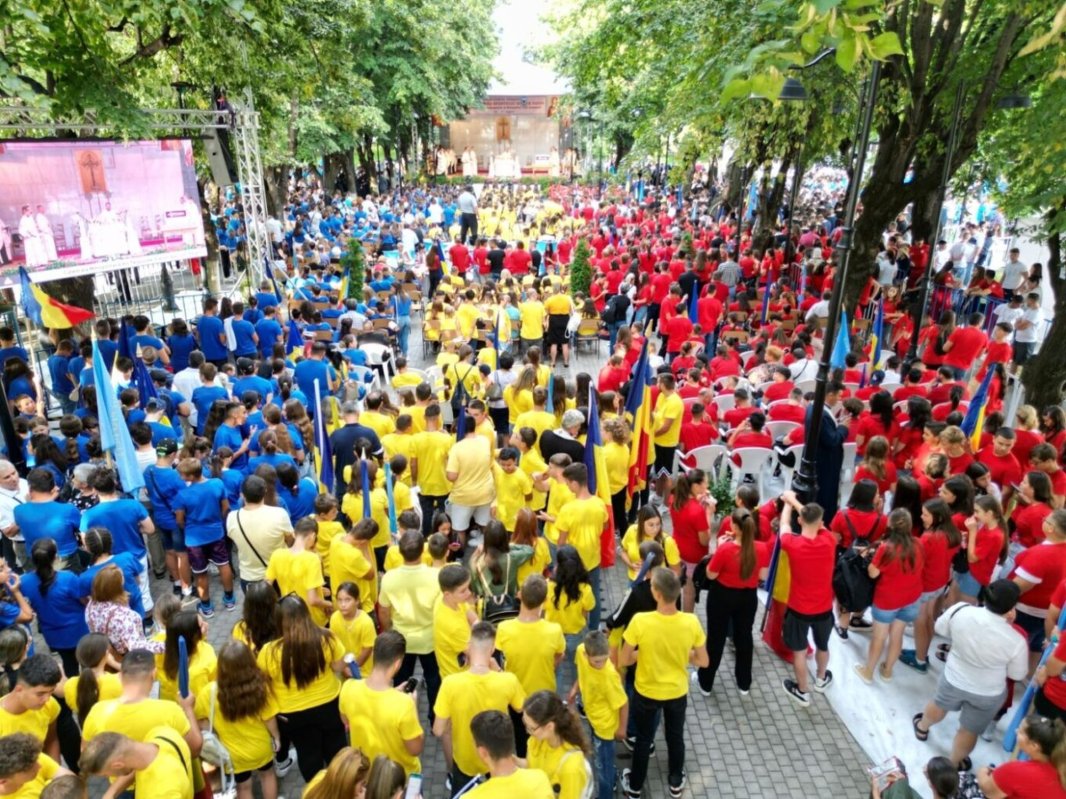 Rugăciune și comuniune la sărbătoarea ocrotitorului Arhiepiscopiei Târgoviștei 264594