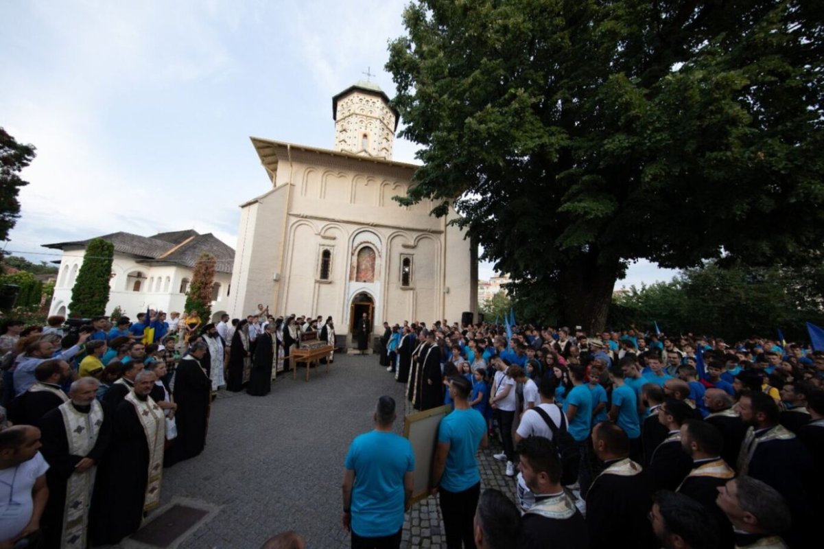 Rugăciune și comuniune la sărbătoarea ocrotitorului Arhiepiscopiei Târgoviștei 264595