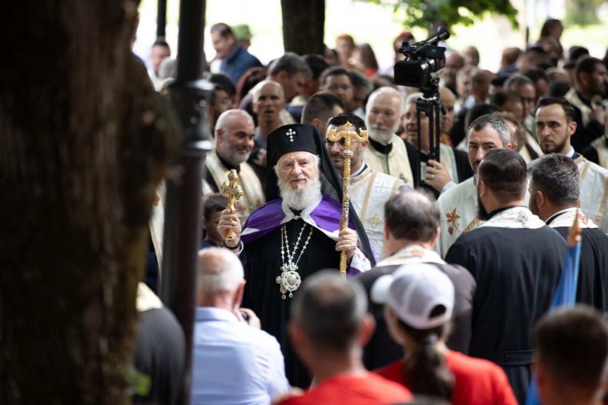 Rugăciune și comuniune la sărbătoarea ocrotitorului Arhiepiscopiei Târgoviștei 264602