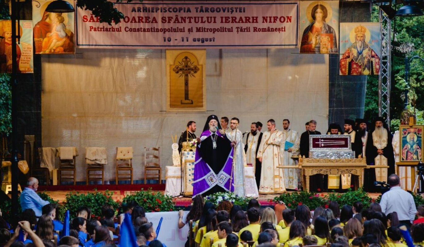 Rugăciune și comuniune la sărbătoarea ocrotitorului Arhiepiscopiei Târgoviștei 264632