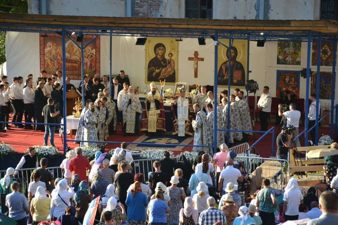 „Maica Domnului ne trage după ea, în lumina Fiului său” 264761