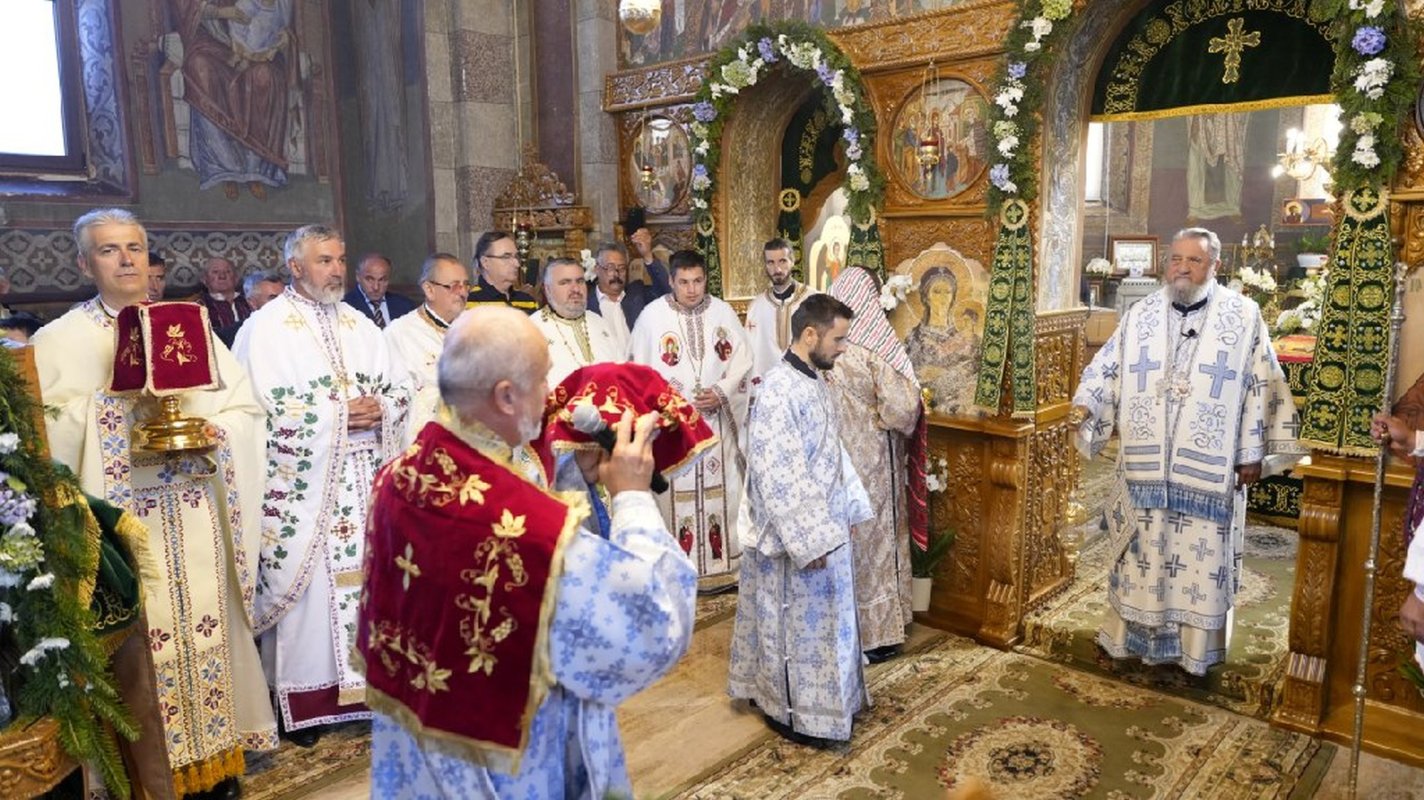 Liturghie arhierească la Drăguș, județul Brașov 264783
