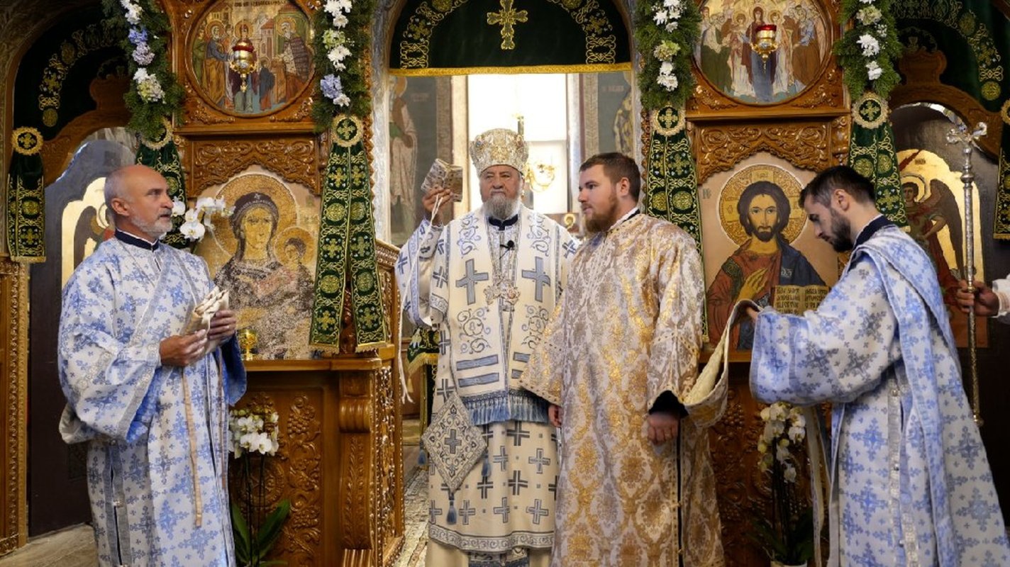 Liturghie arhierească la Drăguș, județul Brașov 264784