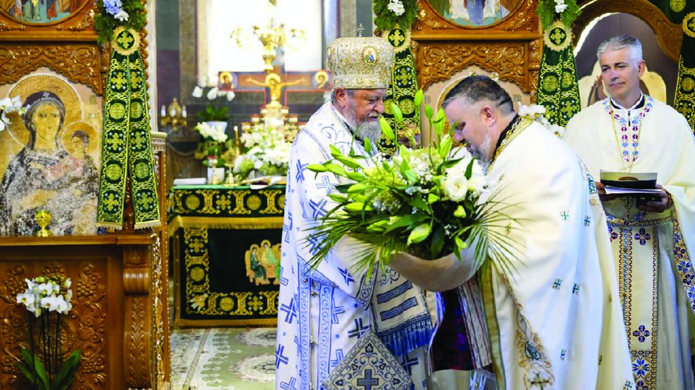 Liturghie arhierească la Drăguș, județul Brașov 264785