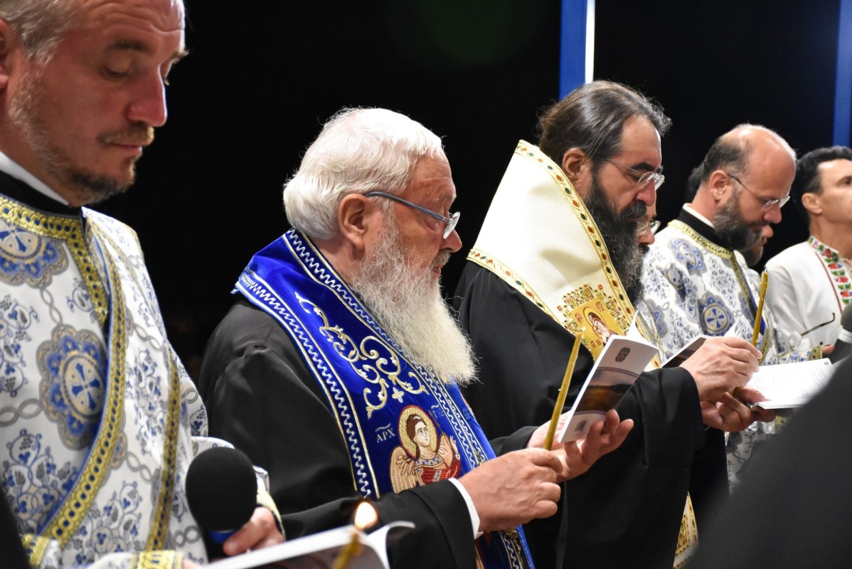 Zeci de mii de pelerini au înconjurat Mănăstirea Nicula din județul Cluj 264765