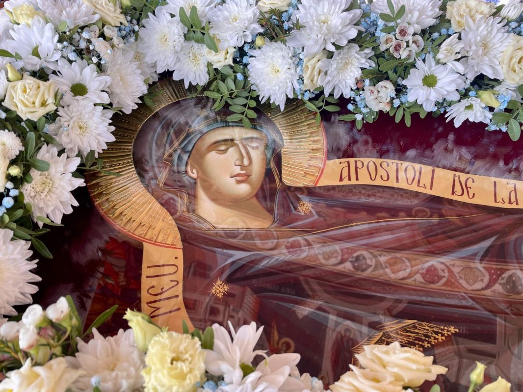 Cinci ierarhi au liturghisit la mănăstirea de la Izvoru Mureşului 265143