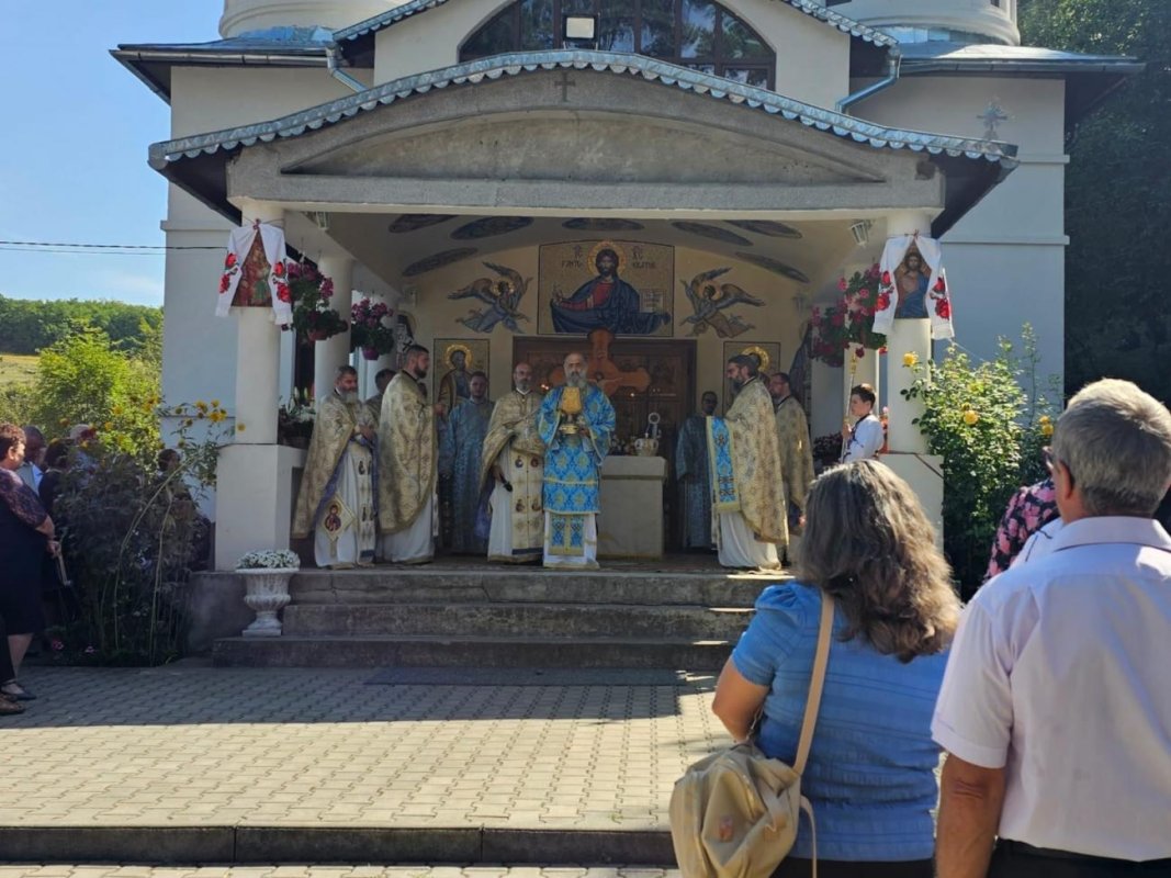 Liturghie arhierească la hramul Mănăstirii Sânmărtinul de Câmpie 265149