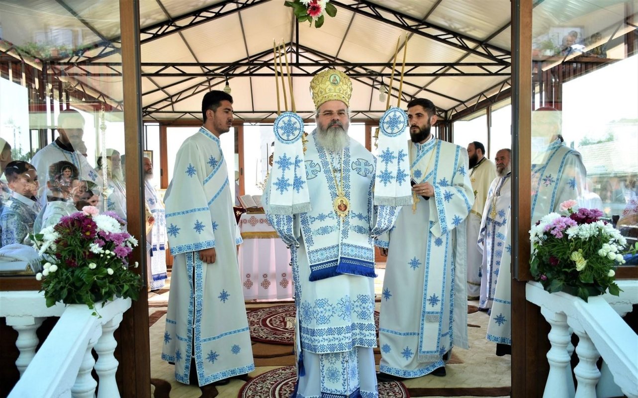 Maica Domnului este omul deplin și frumos 265153