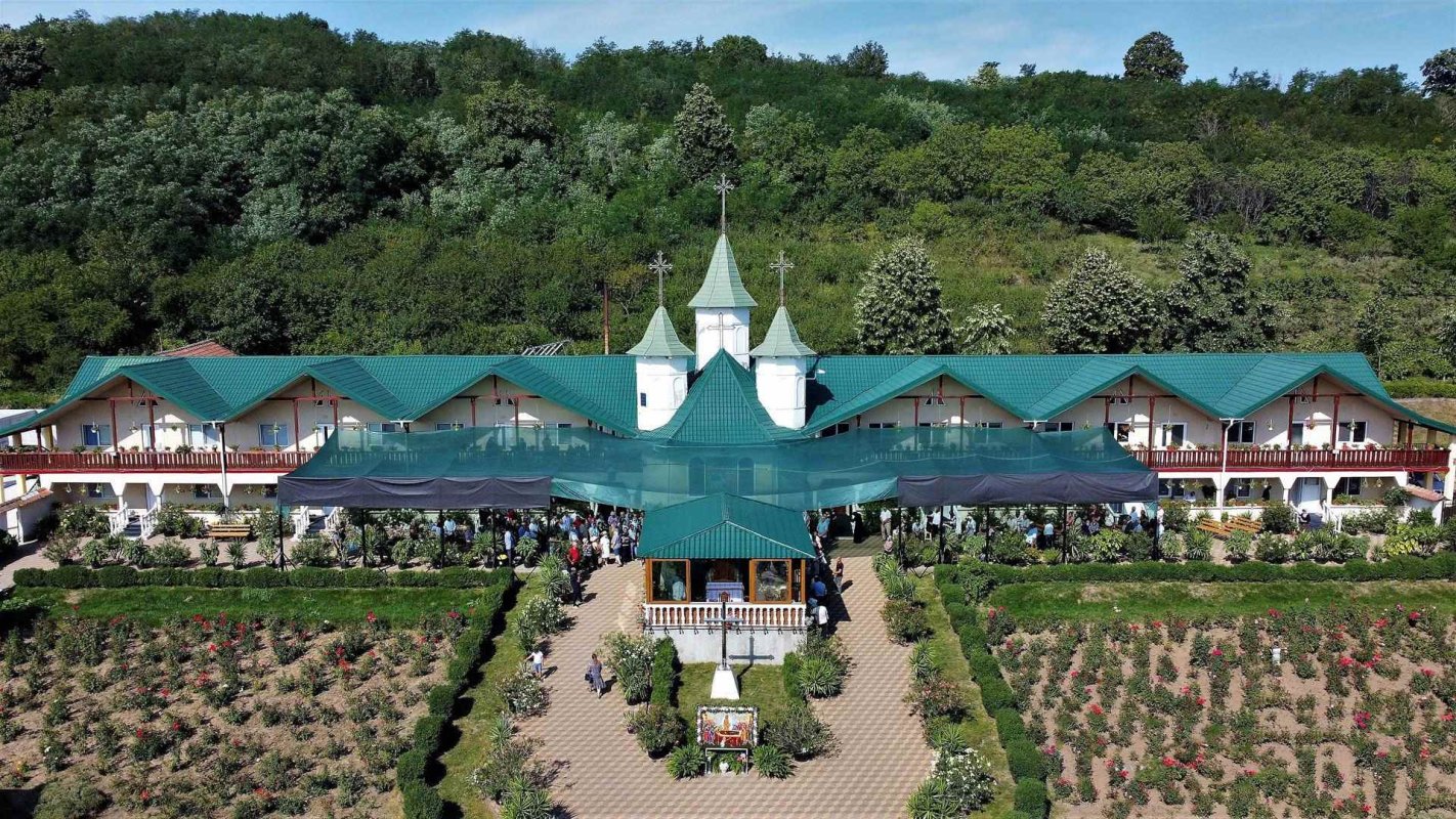 Maica Domnului este omul deplin și frumos 265154