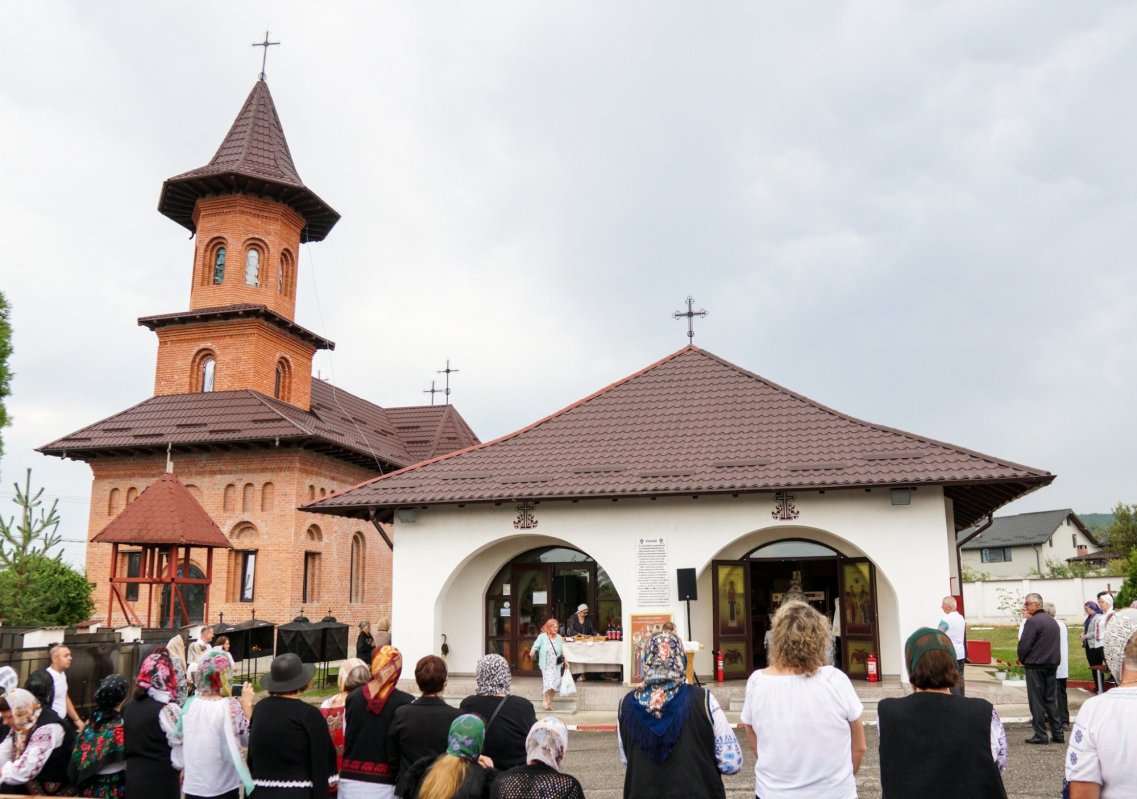 Momente de binecuvântare pentru credincioșii din Mioveni 265160