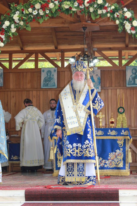 Praznic luminos la Mănăstirea Polovragi din județul Gorj 265168