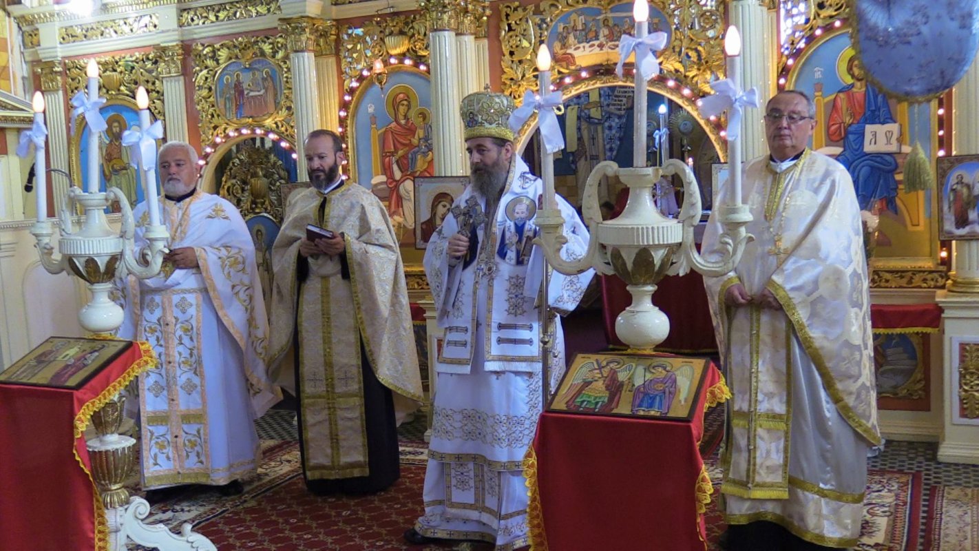 Credincioșii din Chitighaz s-au rugat împreună cu ierarhul lor 265477