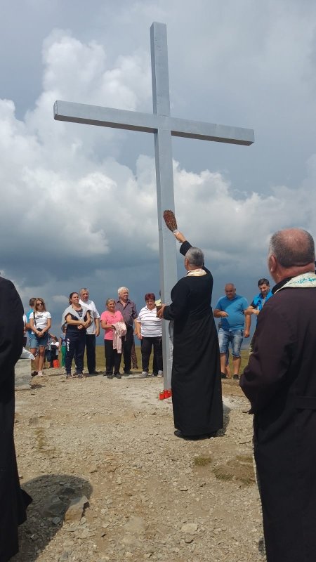 Sfințirea unei cruci pe Vârful Păpușa 265485