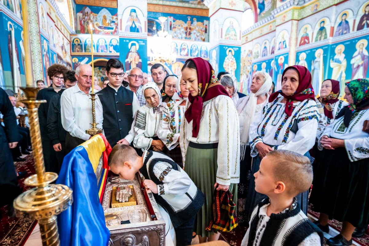 Veșmântul harului pentru biserica din localitatea bucovineană Marginea 265469