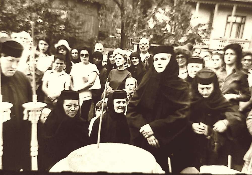 Monahia Emanuela Țuțuianu - cântăreață și dirijoare de cor a Agapiei 265713