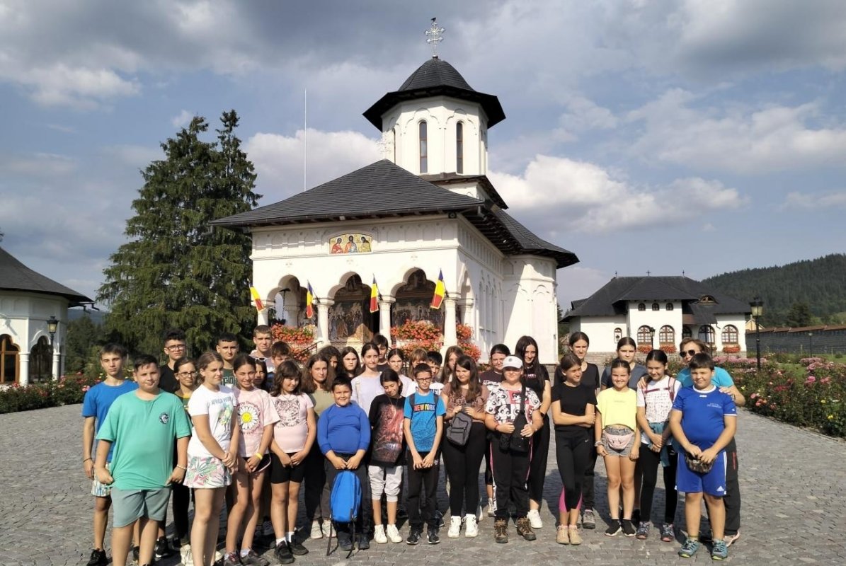 Activităţi cu copiii şi tinerii pe Valea Mureșului Superior 265805