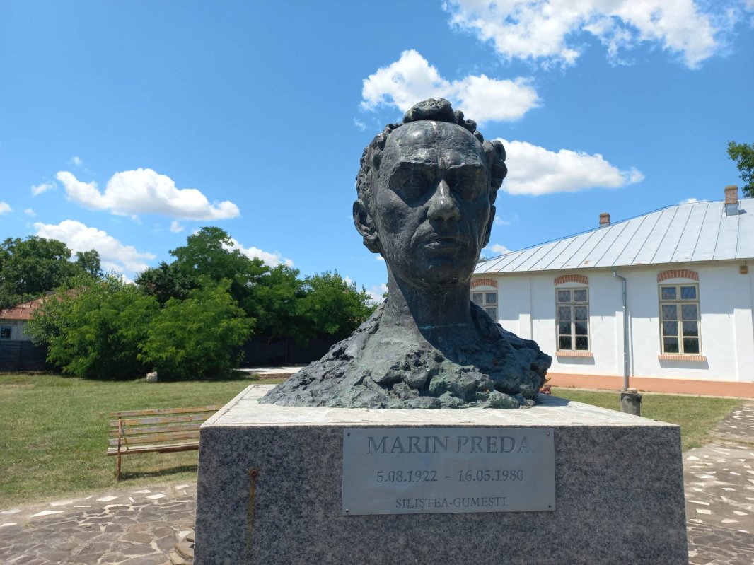 Mândria de a fi din satul lui Marin Preda 265781
