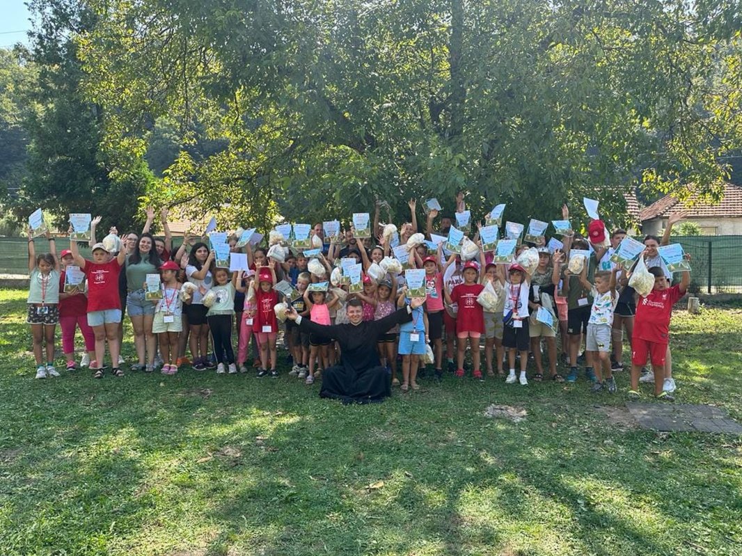 Peste 130 de copii în taberele organizate de Eparhia Aradului 265845