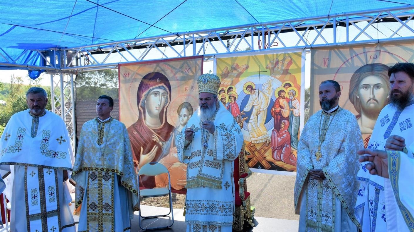 Veșmântul harului pentru biserica din localitatea vasluiană Lățești 265896