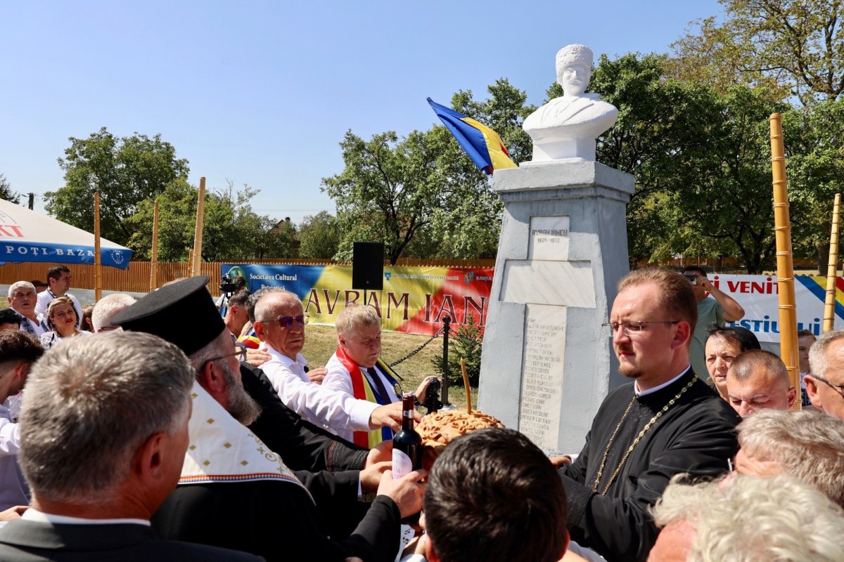 Târnosirea bisericii moţilor din Ianculeşti 265968