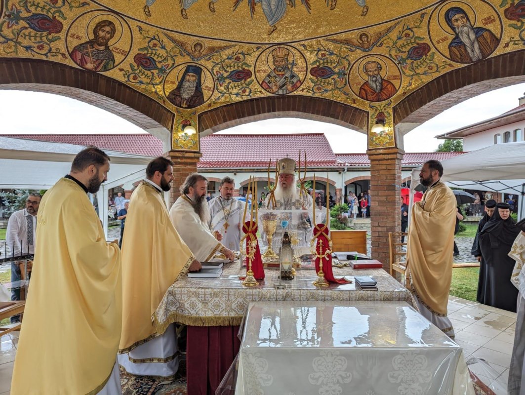 Mitropolitul Banatului, la Mănăstirea Timișeni 266062
